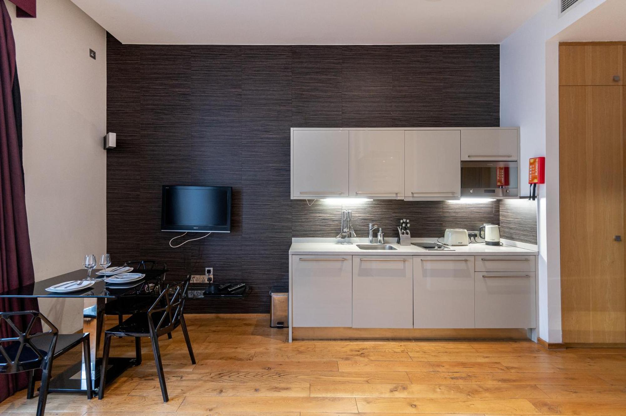 Space Aparthotel Лондон Екстериор снимка