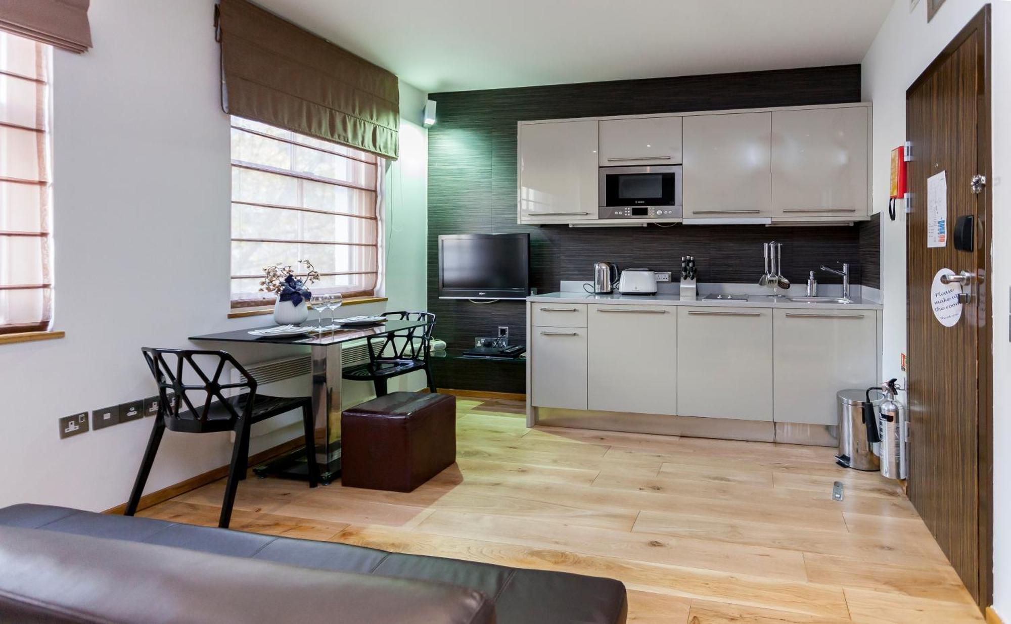Space Aparthotel Лондон Екстериор снимка